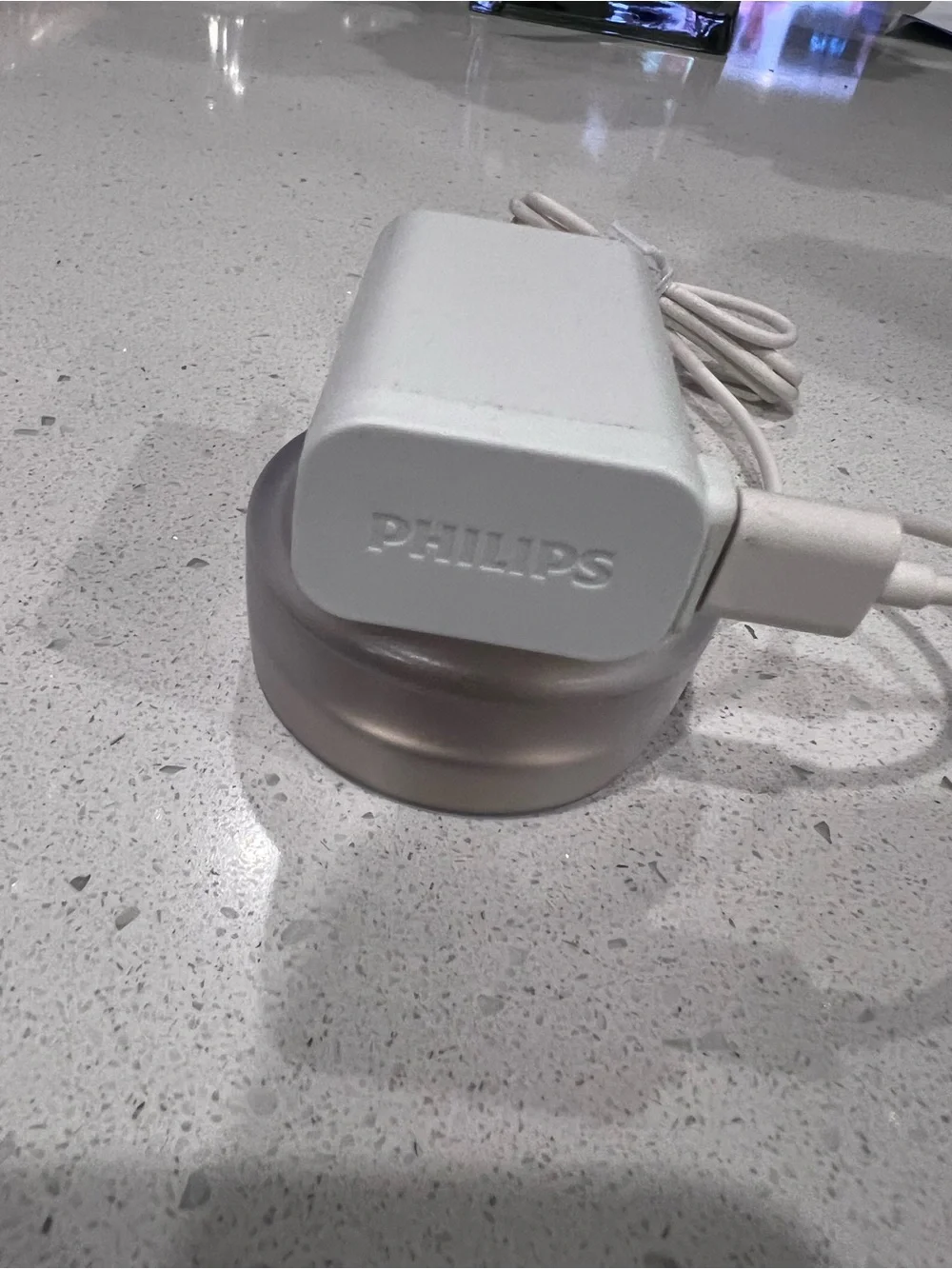 Philips White Charging Adapter with Cable Organizer